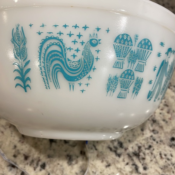 COPY - Pyrex butterprint bowl. Excellent condition. No cracks, or stains. - Picture 4 of 10
